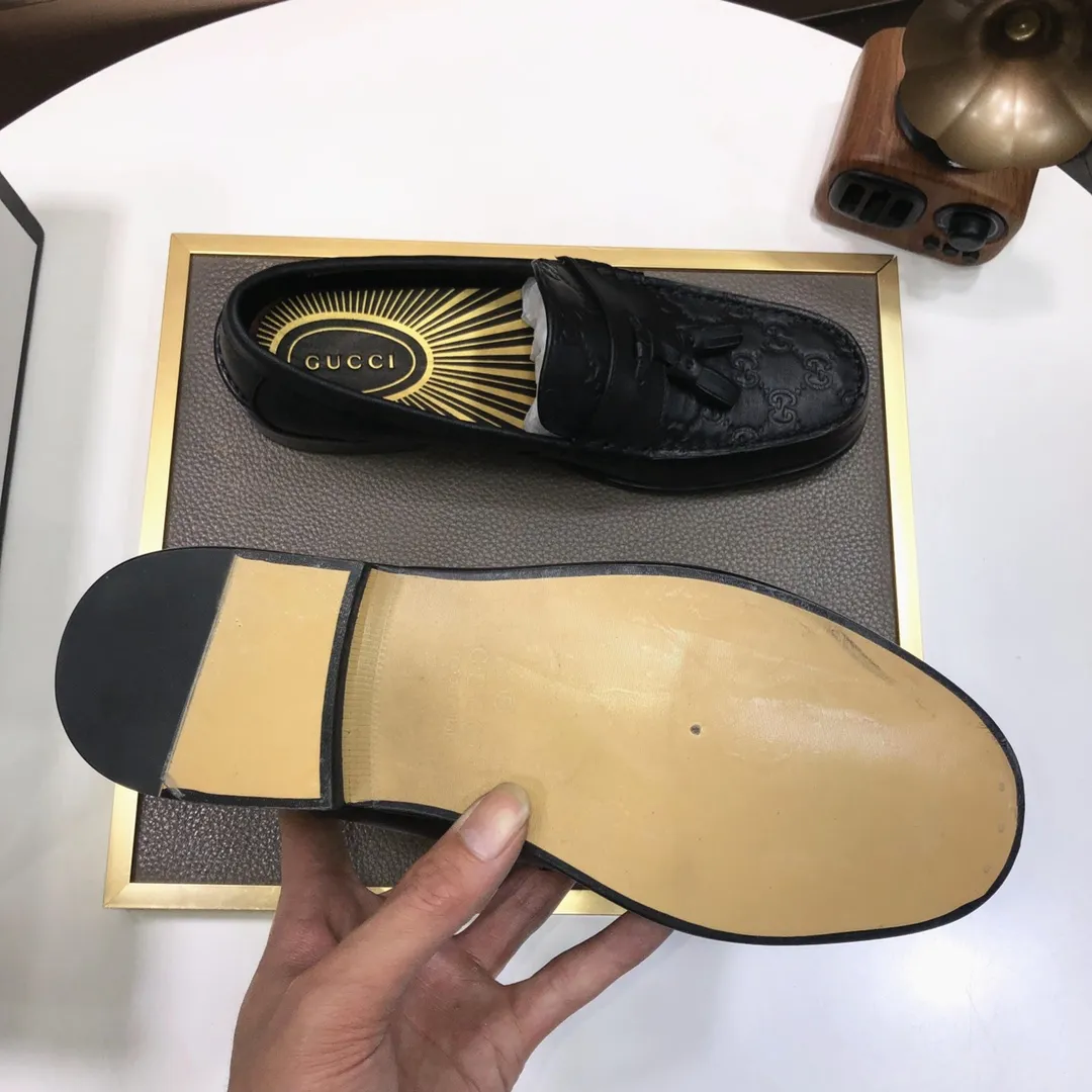 Factory batch 580💰Italy’s top luxury men’s shoe giant (GUCCI) (Gucci) (full cowhide lining) new arrival🍃Original European style🔰 Pleasant to the eye😍In order to make the shoes more durable and non-deformable🌀The production continues to follow traditional methods but there is still no lack of innovation💪Select original cowhide for the leather♻️Smooth, natural and extra bright⭐Made of imported cowhide The rich man’s first choice 38-45 (45 customized)